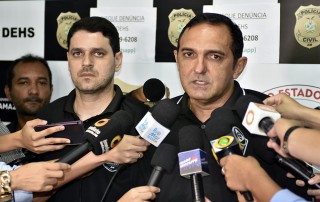 O delegado Paulo Martins, prende por tráfico de drogas, o fugitivo do Complexo Penitenciário Anísio Jobim (Compaj) PatrickSena, ecompanheira dele, Ingrid