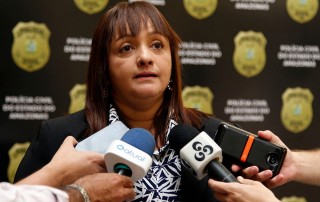 A Polícia Civil do Amazonas, por meio da equipe de investigação da 31ª Delegacia Interativa de Polícia (DIP), situada em Iranduba, sob o comando da delegada Sylvia Laureana, titular da unidade policial, cumpriu, na manhã de segunda-feira (15), mandado de prisão preventiva em nome do casal Bruno Gomes Santana, 29, e Fabiana Souza dos Santos, 19, envolvido em roubo ocorrido no dia 5 de abril deste ano, a dois idosos, de 80 e 72 anos, avós de Fabiana.
